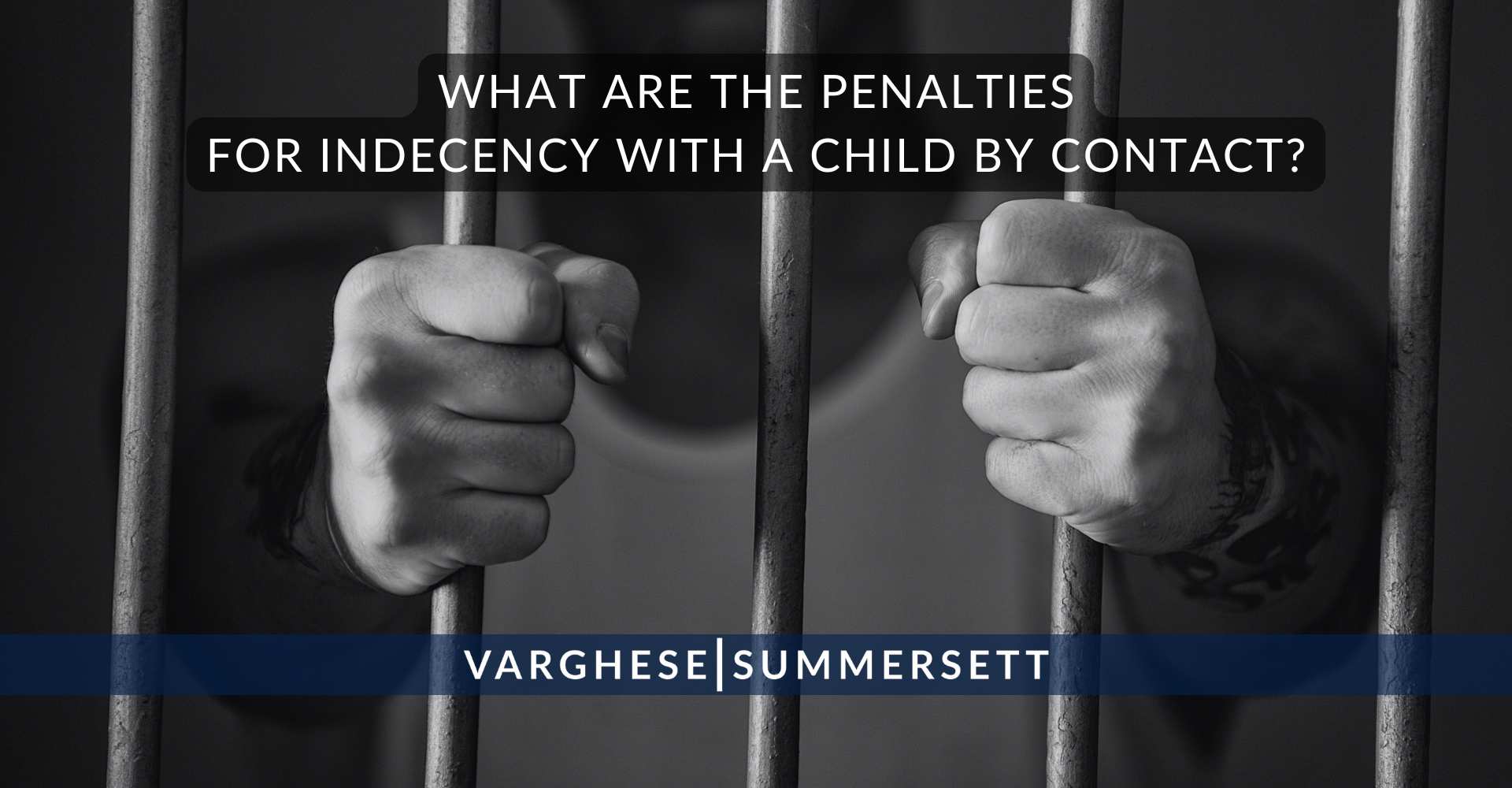 ¿Cuáles son las sanciones por actos indecentes con un menor mediante contacto físico?