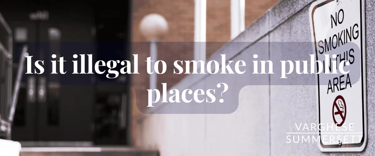 ¿Es ilegal fumar en lugares públicos en Texas?