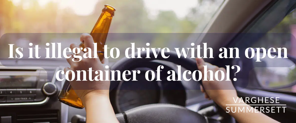 conducir con un recipiente de alcohol abierto