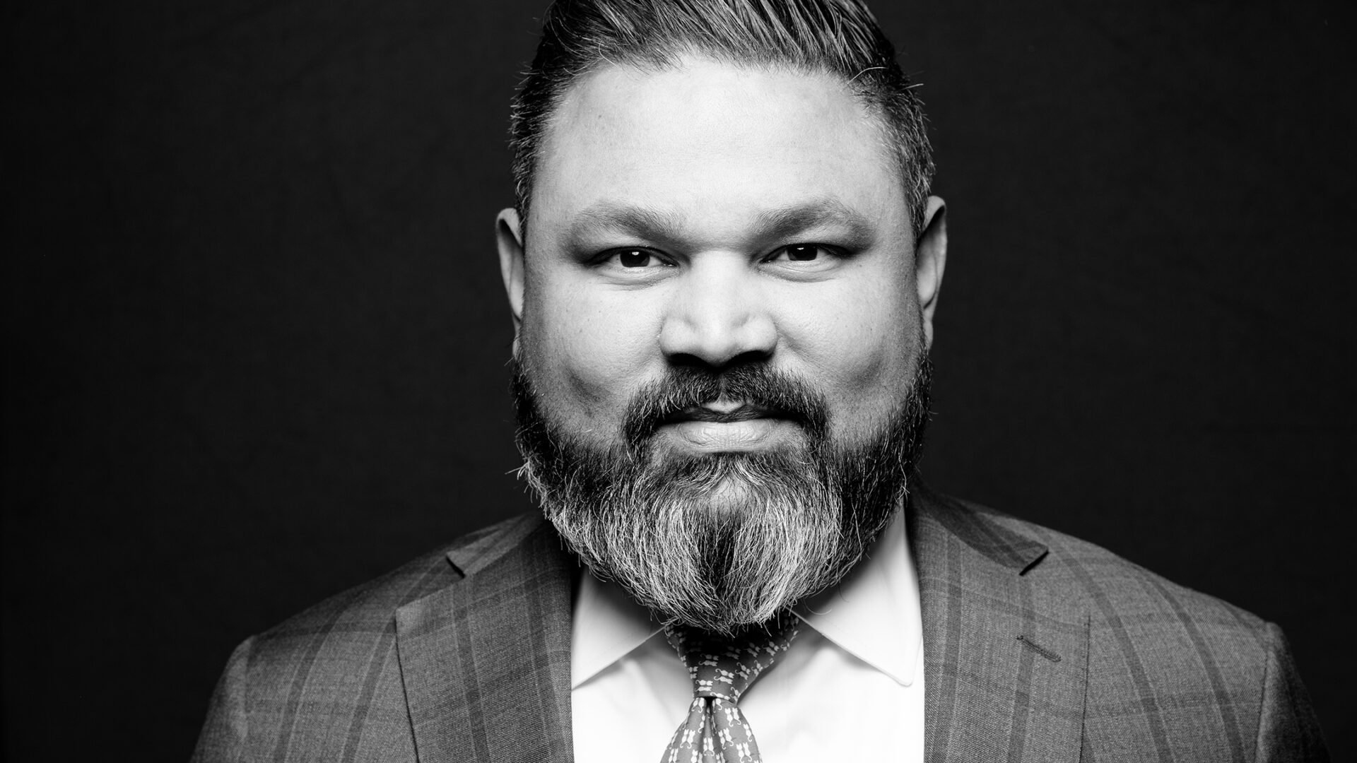 El abogado-empresario Benson Varghese publica el libro "Tapped In: Lecciones para el crecimiento de los bufetes de abogados"