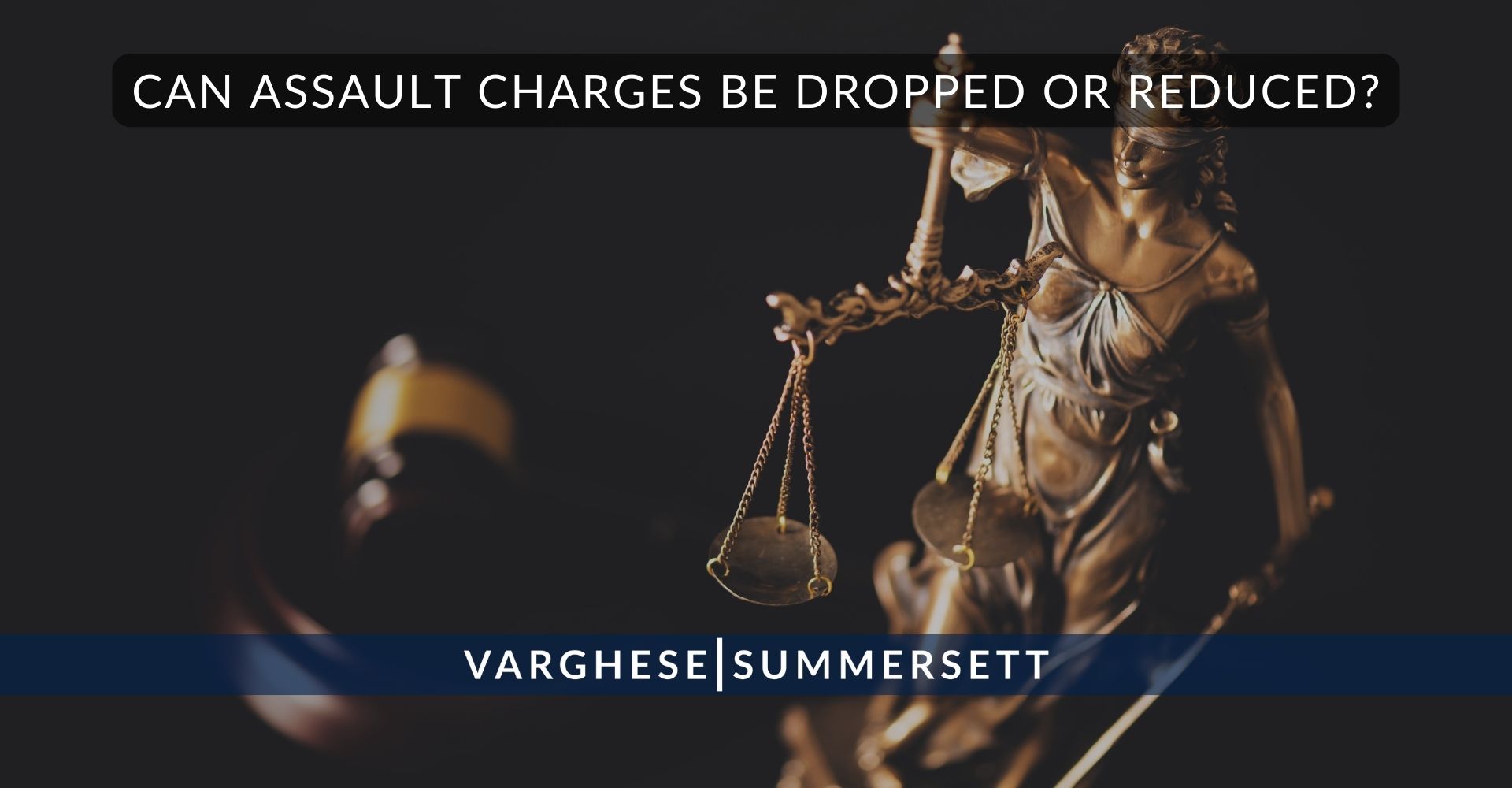 ¿Se pueden retirar o reducir los cargos por agresión?