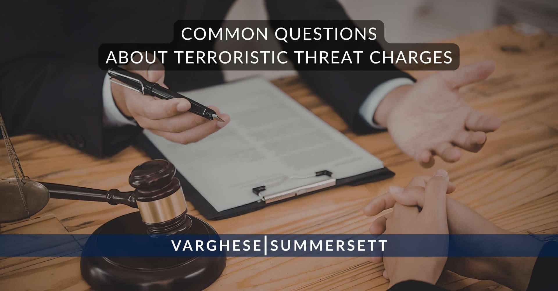 Preguntas frecuentes sobre los cargos por amenazas terroristas