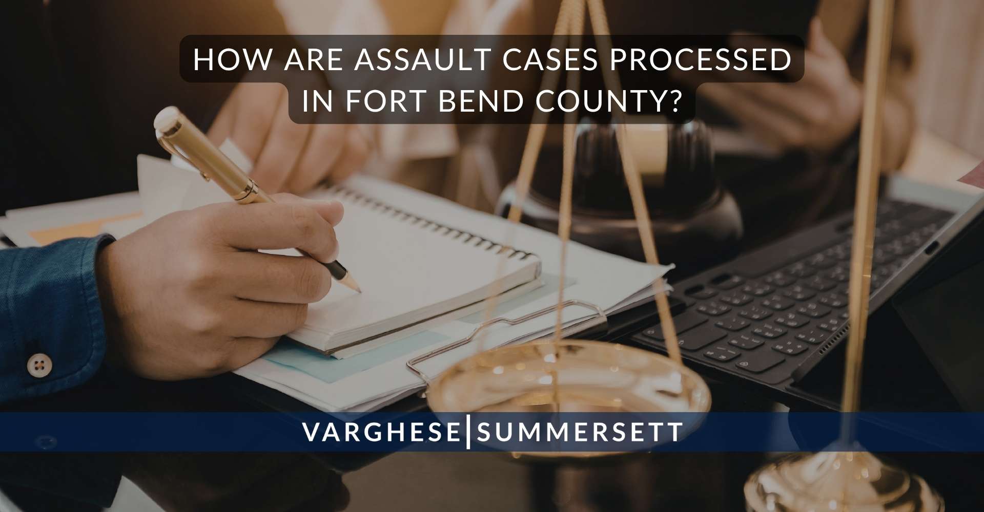 ¿Cómo se tramitan los casos de agresión en el condado de Fort Bend?