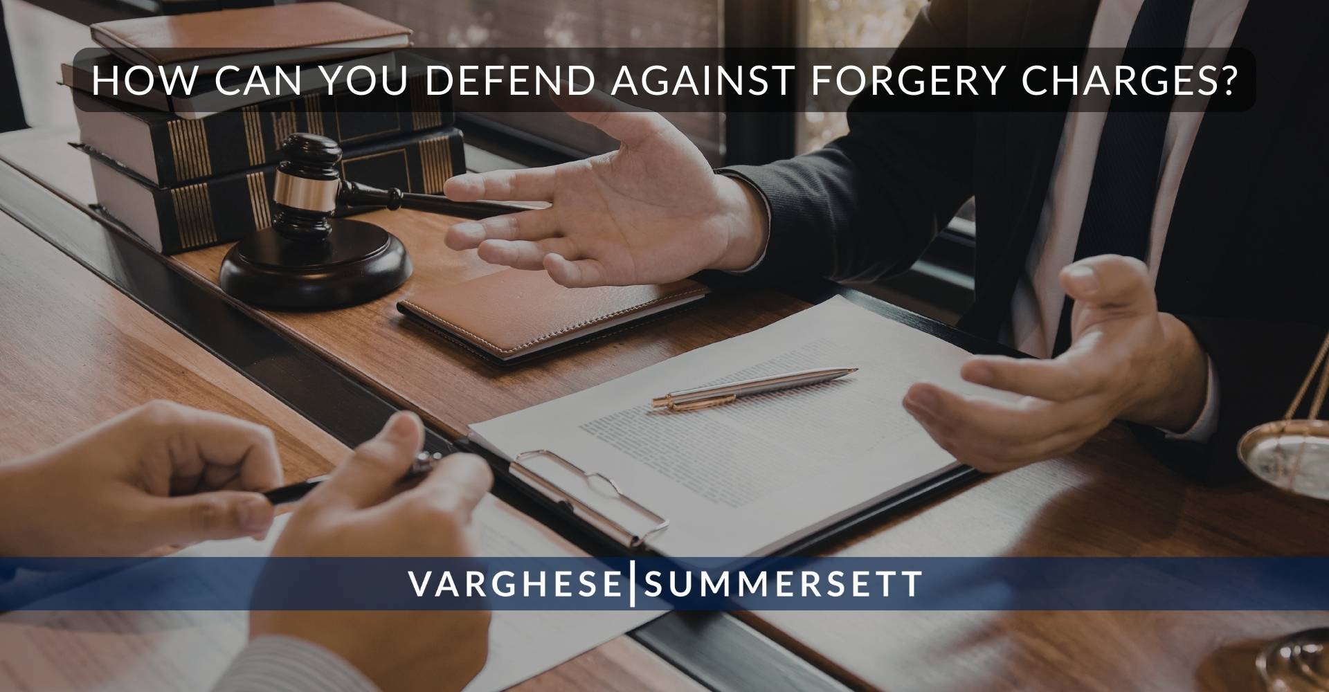 ¿Cómo puedes defenderte contra los cargos de falsificación?