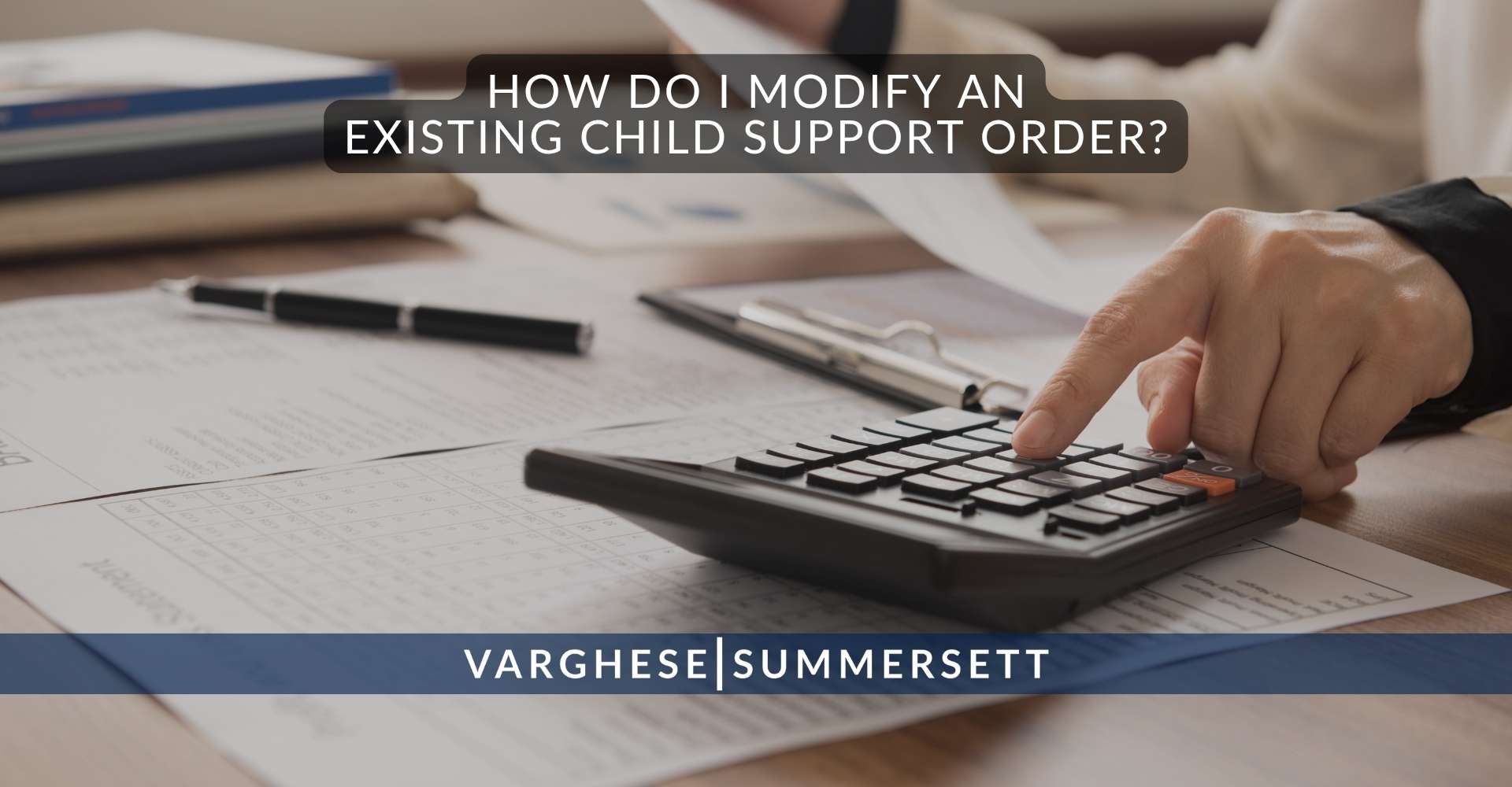 ¿Cómo puedo modificar una orden de manutención infantil existente?