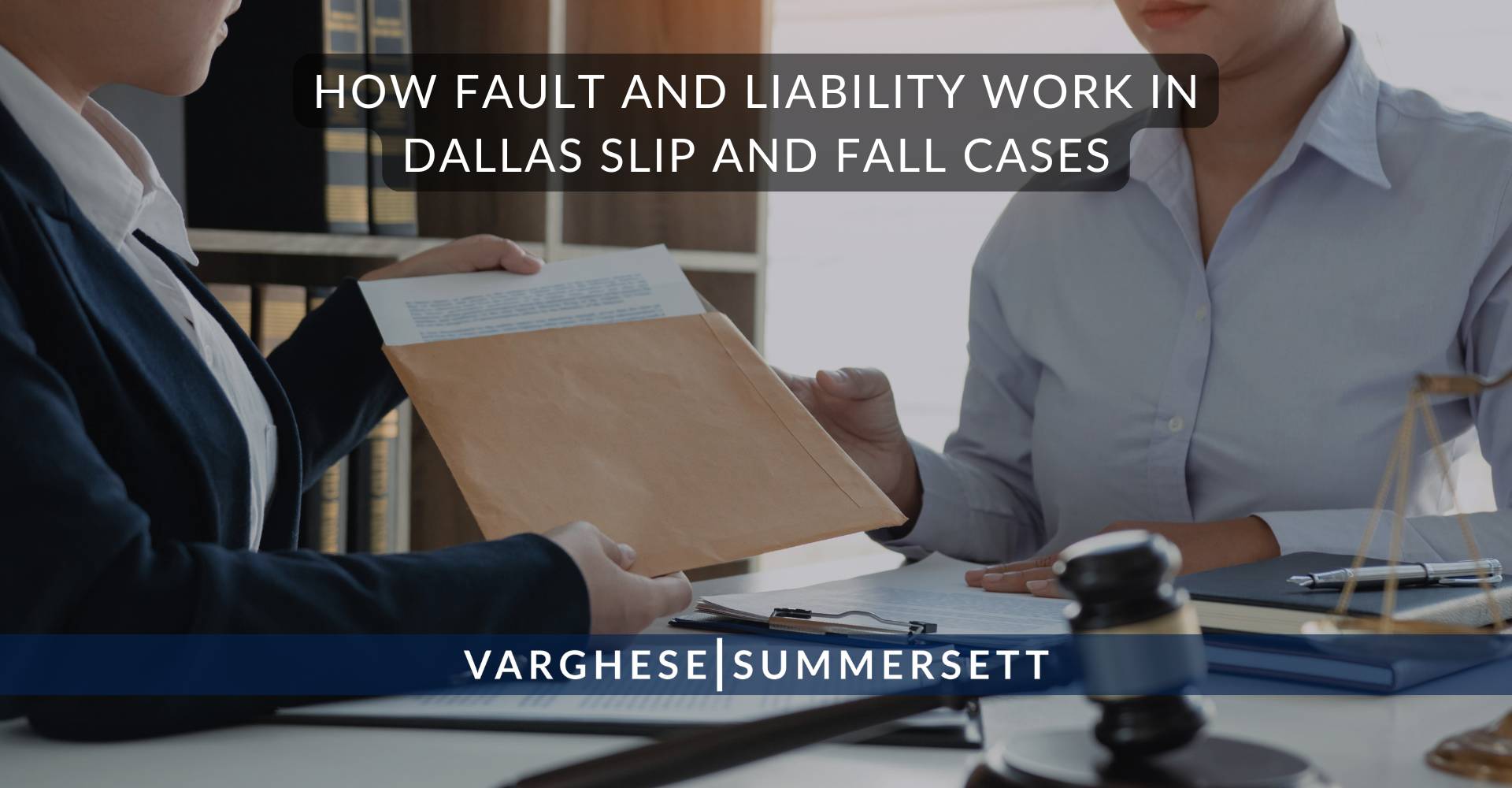 Cómo funcionan la culpa y la responsabilidad en los casos de resbalones y caídas en Dallas