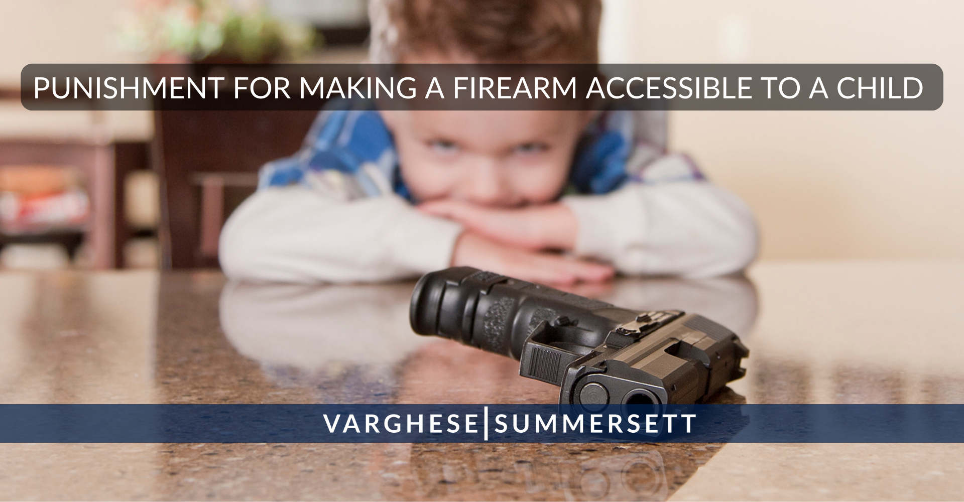 Facilitar el acceso de un niño a un arma de fuego