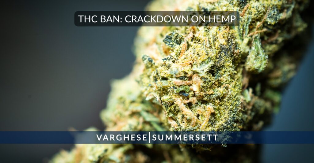 Productos de cáñamo y sello de veto que representa el veto del Gobernador al proyecto de ley de prohibición del THC