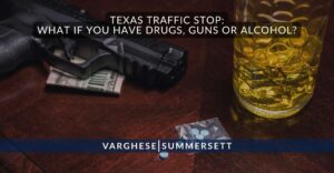 Parada de tráfico en Texas: ¿Qué pasa si tiene drogas, armas o alcohol?