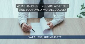 Qué pasa si te detienen y tienes una cláusula moral