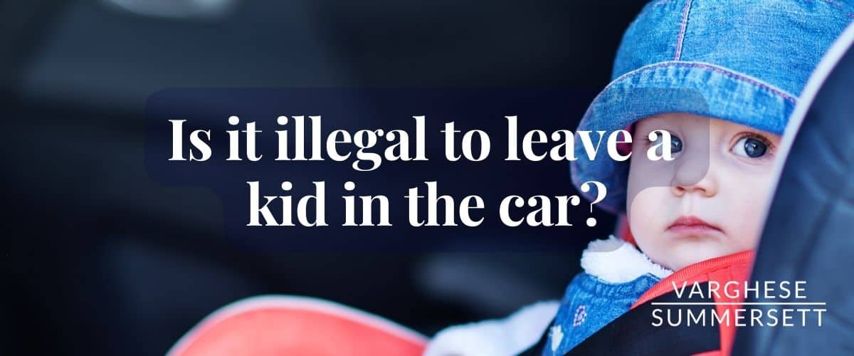 ilegal dejar a un niño en el coche