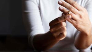 solicita el divorcio primero