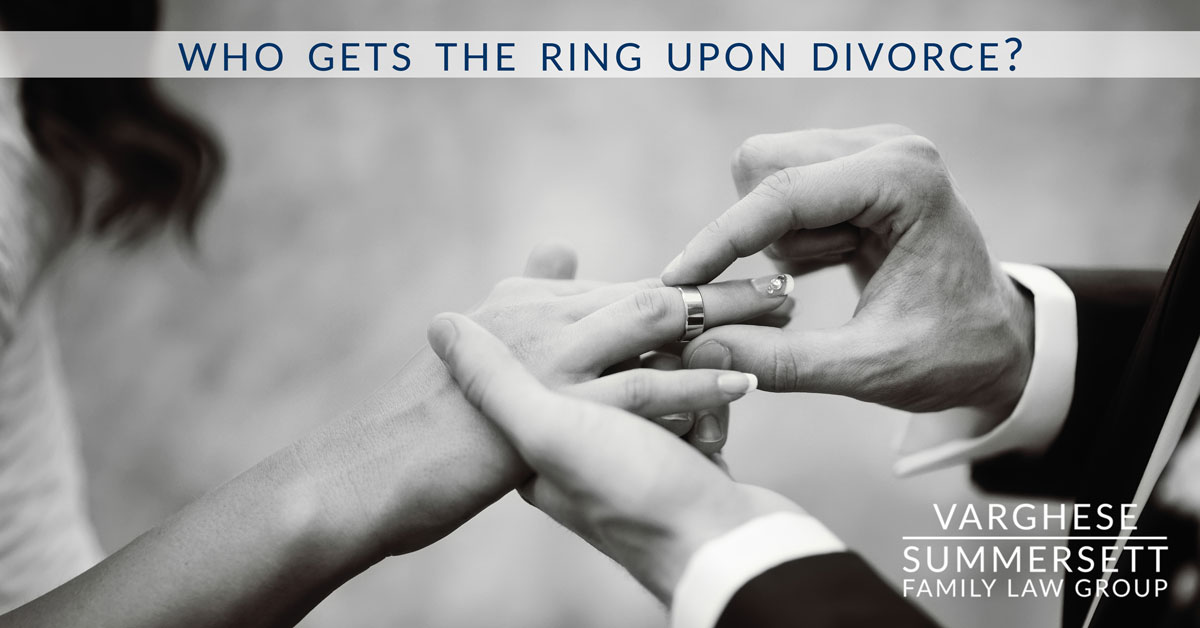 quién se queda con el anillo de compromiso en caso de divorcio